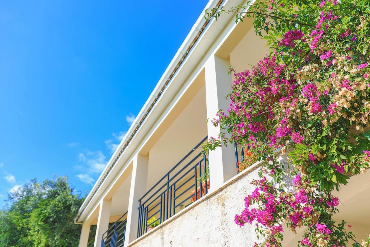 Villa Natasha Katavolos Экстерьер фото